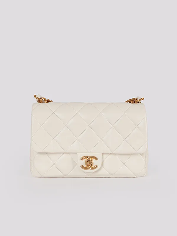 картинка Сумка CHANEL магазин PodiumRed являющийся официальным дистрибьютором в России