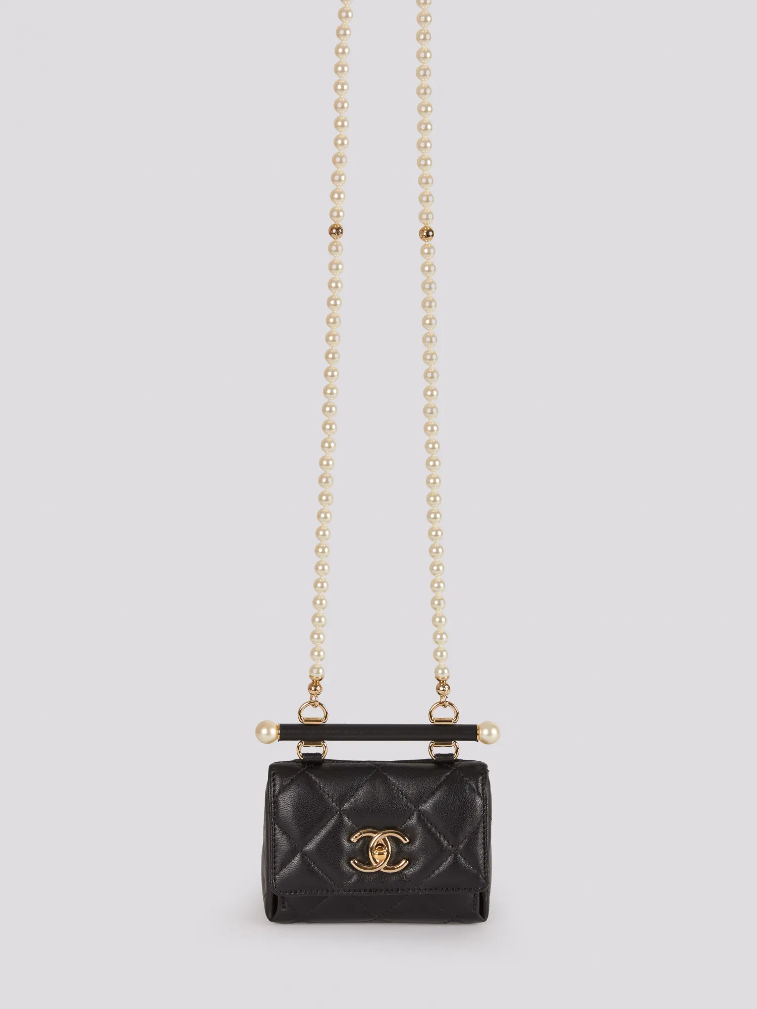 картинка Сумка CHANEL магазин PodiumRed являющийся официальным дистрибьютором в России