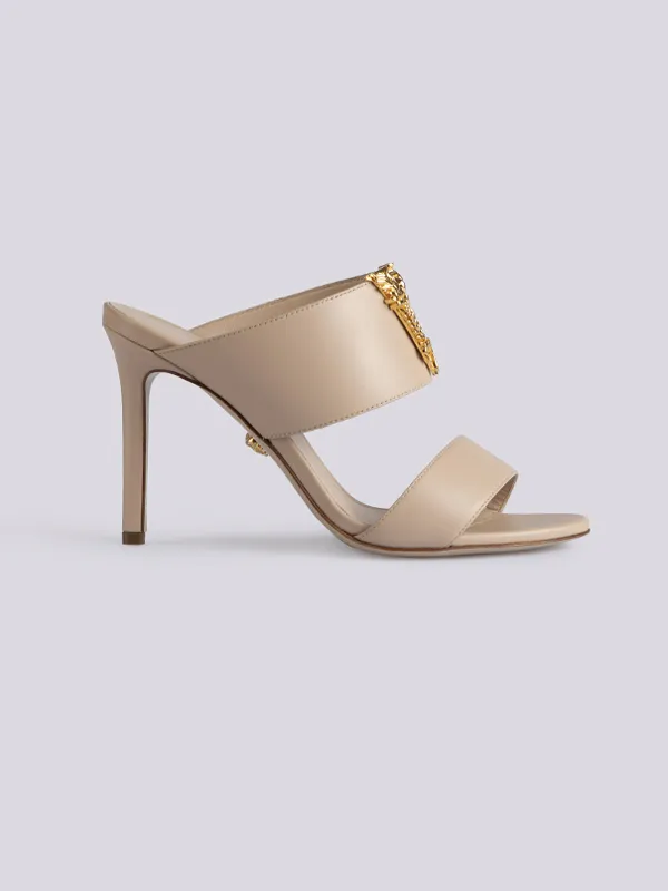 картинка Босоножки VERSACE магазин PodiumRed являющийся официальным дистрибьютором в России
