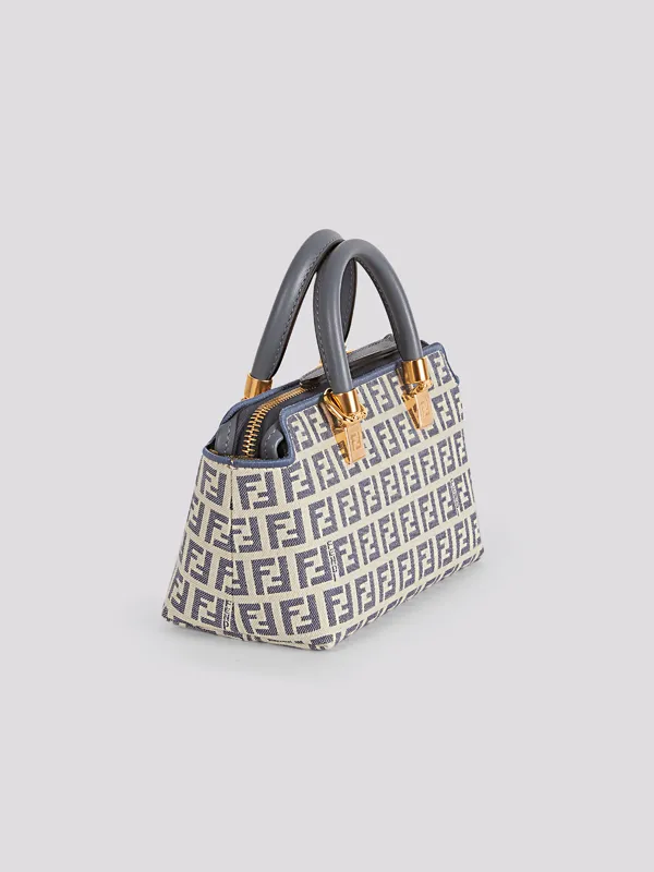 картинка Сумка FENDI  магазин PodiumRed являющийся официальным дистрибьютором в России_2