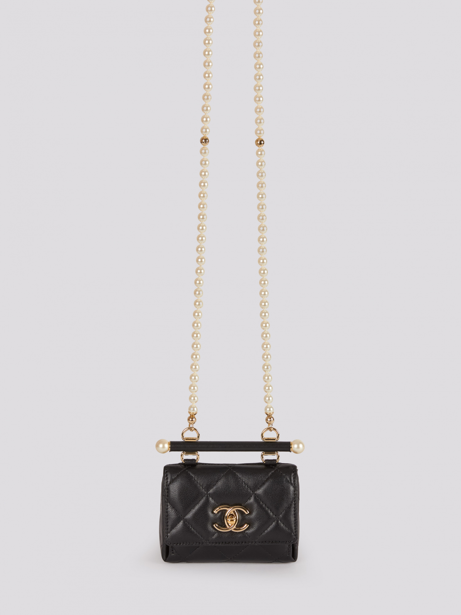 картинка Сумка CHANEL магазин PodiumRed являющийся официальным дистрибьютором в России